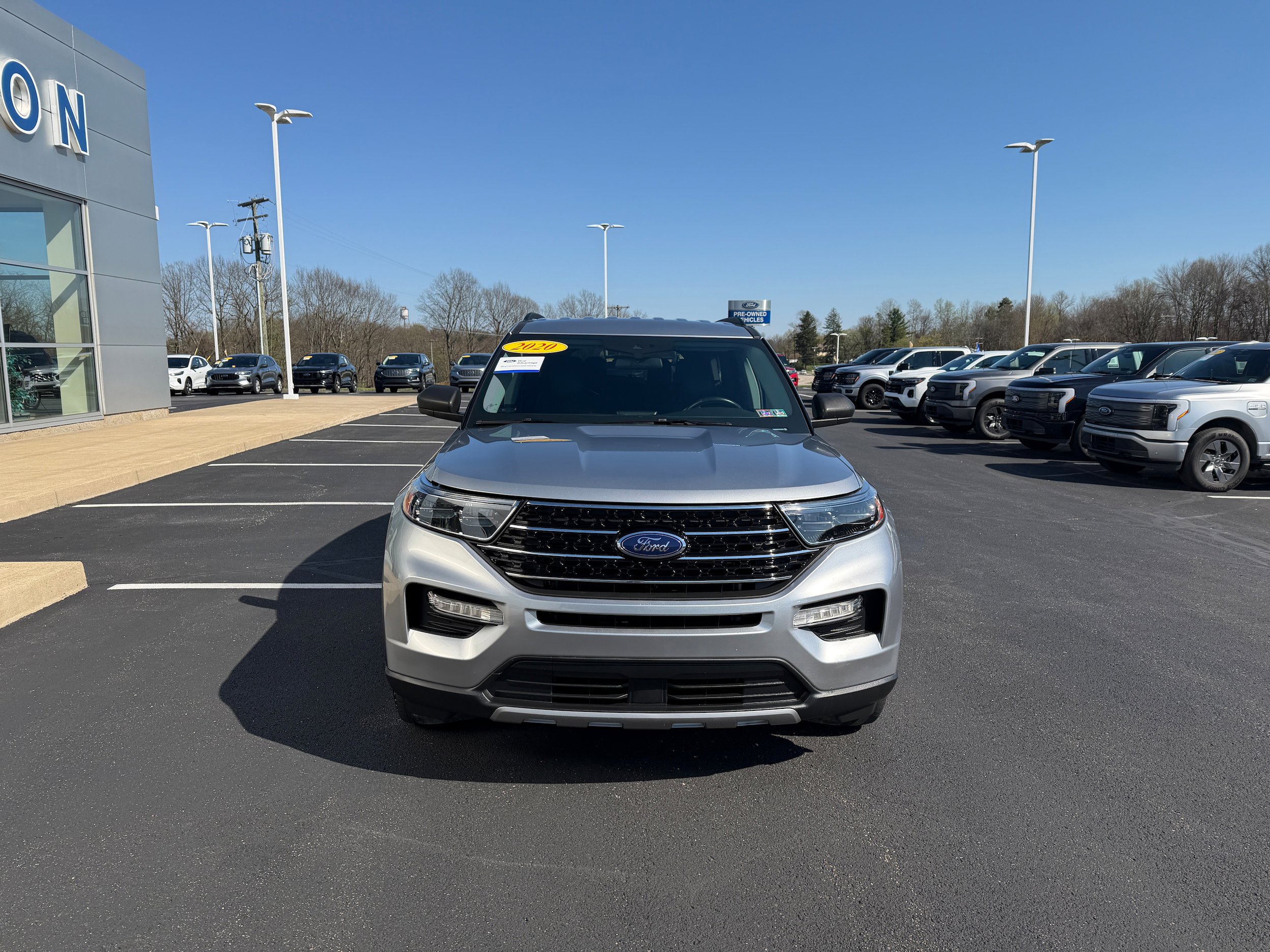 Certified 2020 Ford Explorer XLT w/ Equipment Group 202A AWD/4WD image 3