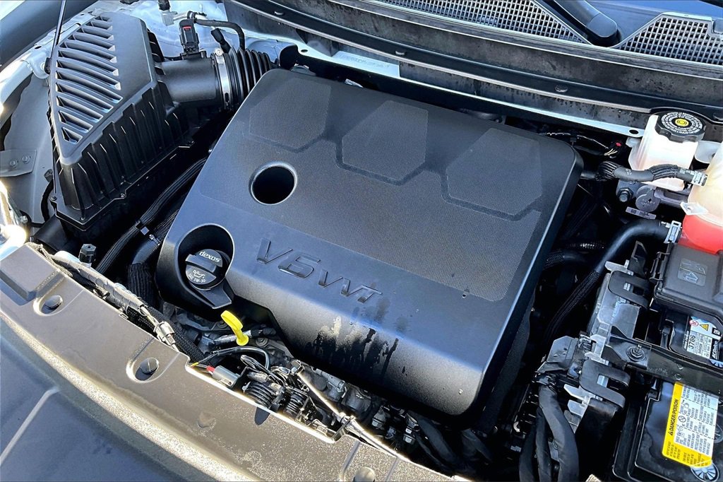 Used 2022 Chevrolet Traverse LT image 35