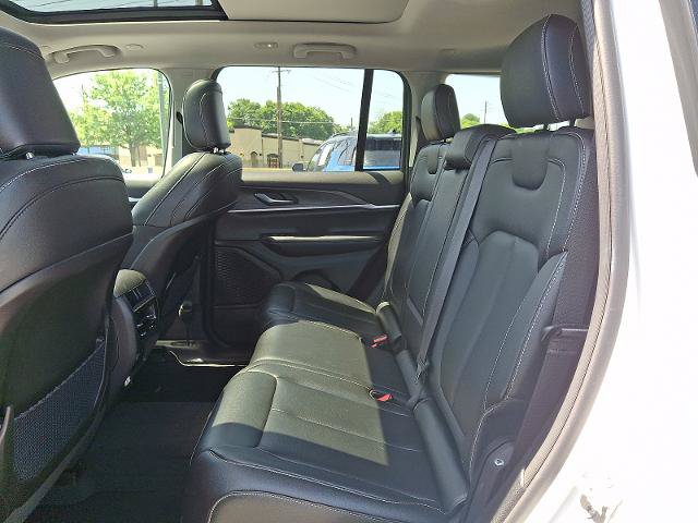 Used 2023 Jeep Grand Cherokee Limited AWD/4WD image 10