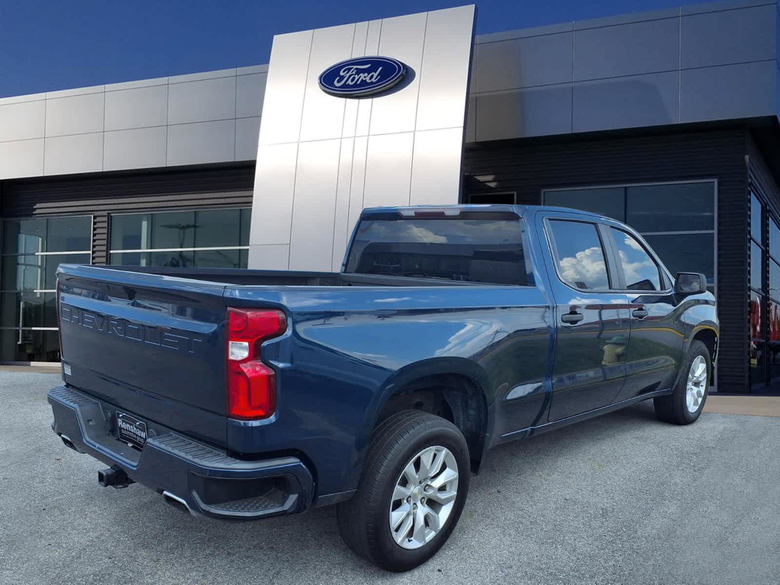Used 2020 Chevrolet Silverado 1500 Custom w/ Custom Value Package RWD image 2
