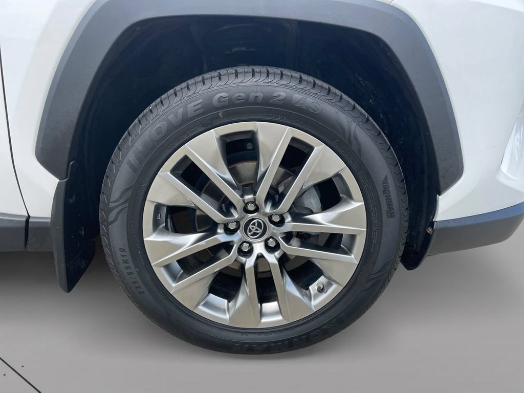 Used 2019 Toyota RAV4 XLE Premium w/ Cold Weather Package AWD/4WD image 9