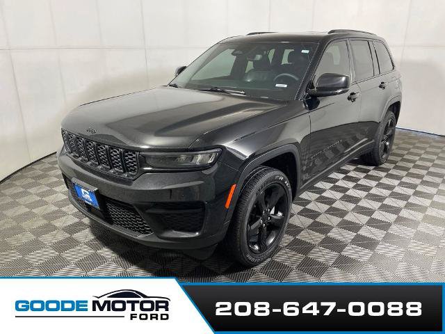 Used 2023 Jeep Grand Cherokee Altitude AWD/4WD image 4
