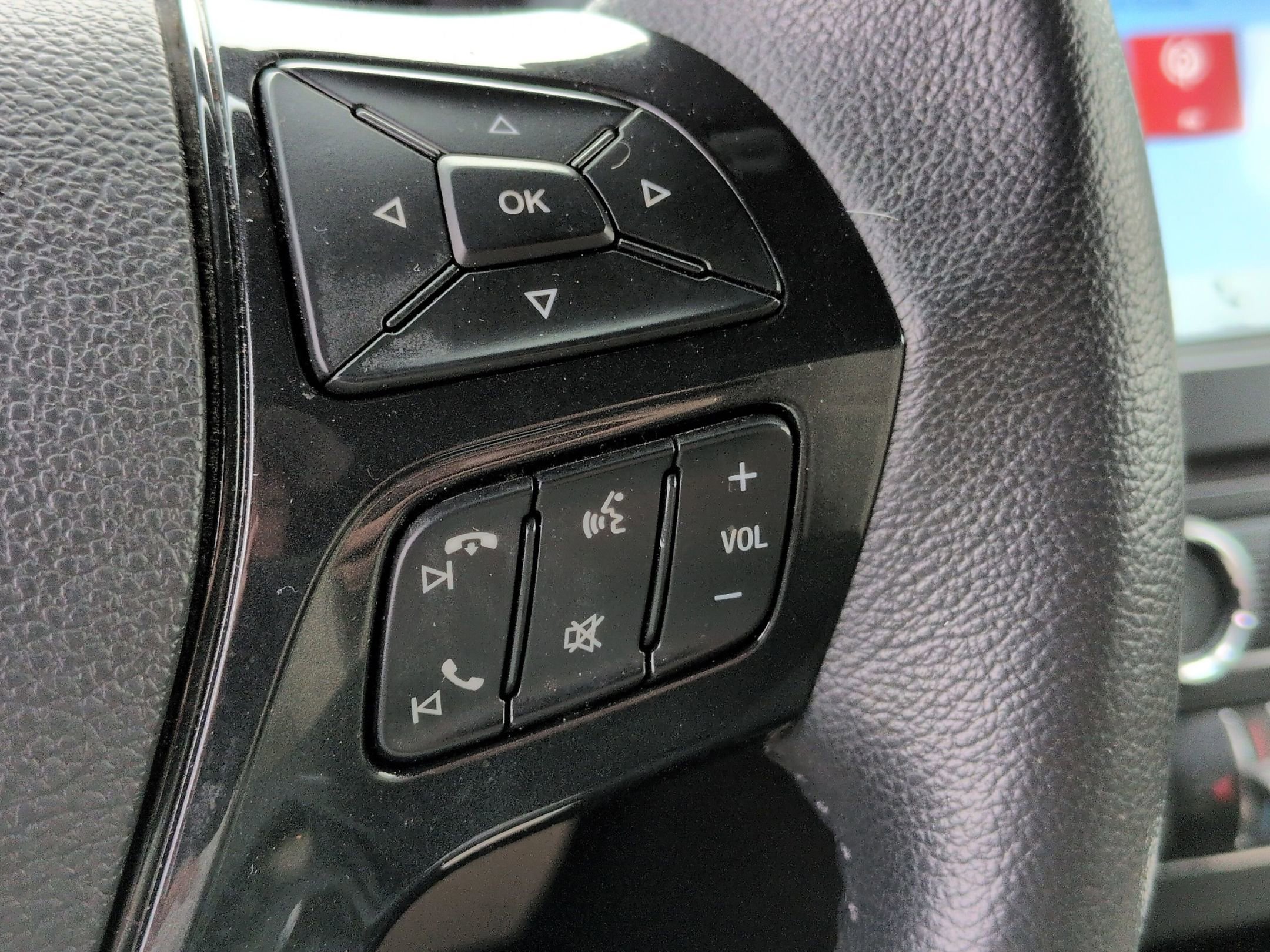 Certified 2018 Ford Explorer XLT w/ Equipment Group 202A image 18