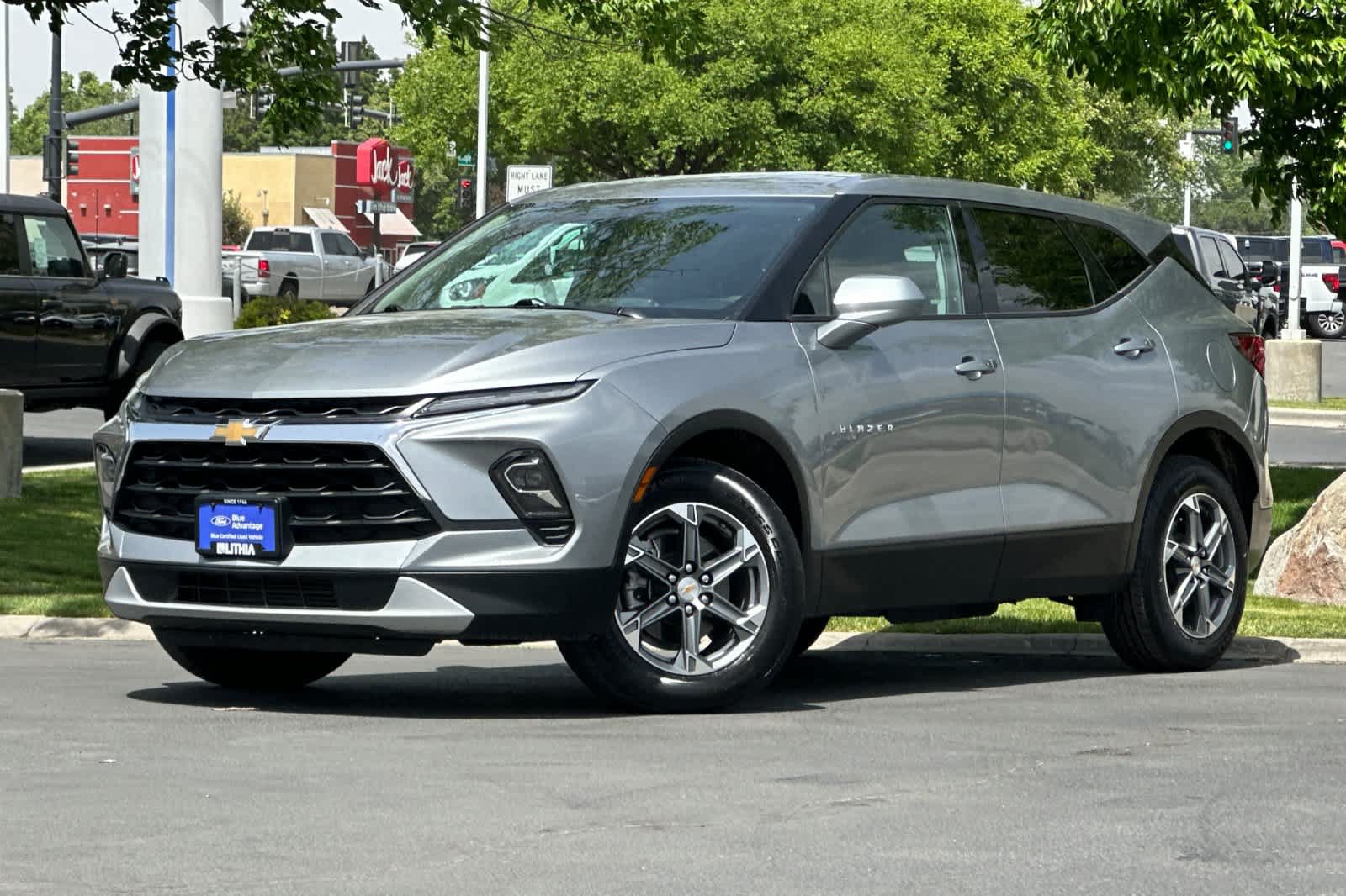 Used 2025 Chevrolet Blazer LT AWD/4WD image 1