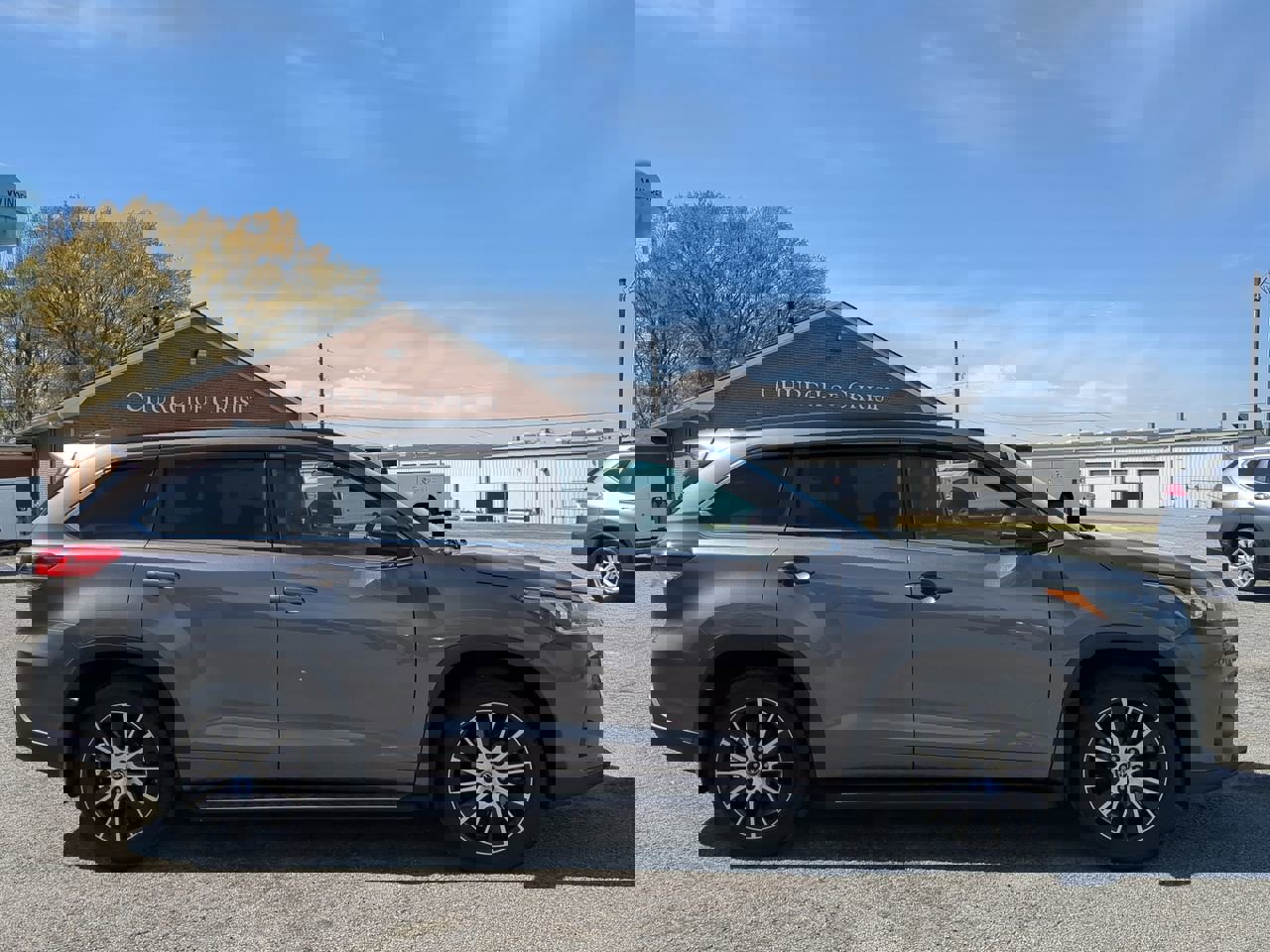 Used 2018 Toyota Highlander SE image 6