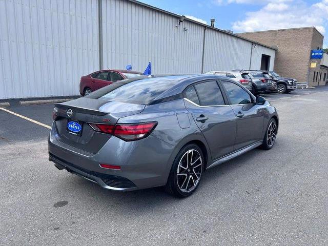 Used 2025 Nissan Sentra SR w/ SR Premium Package image 3