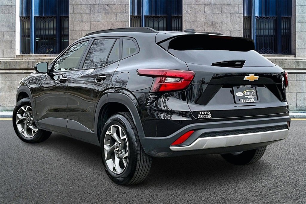 Used 2025 Chevrolet Trax LT image 10