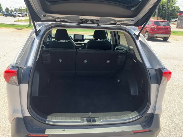 Used 2025 Toyota RAV4 XLE AWD/4WD image 9