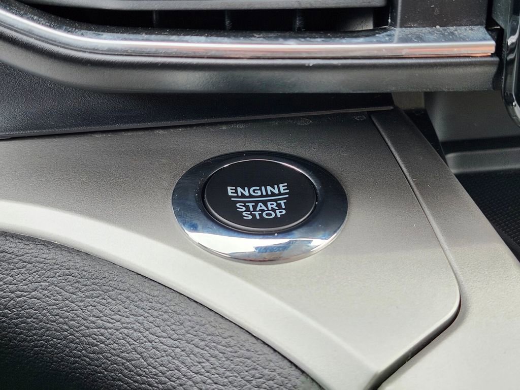 Certified 2022 Ford Explorer XLT w/ Equipment Group 202A image 26