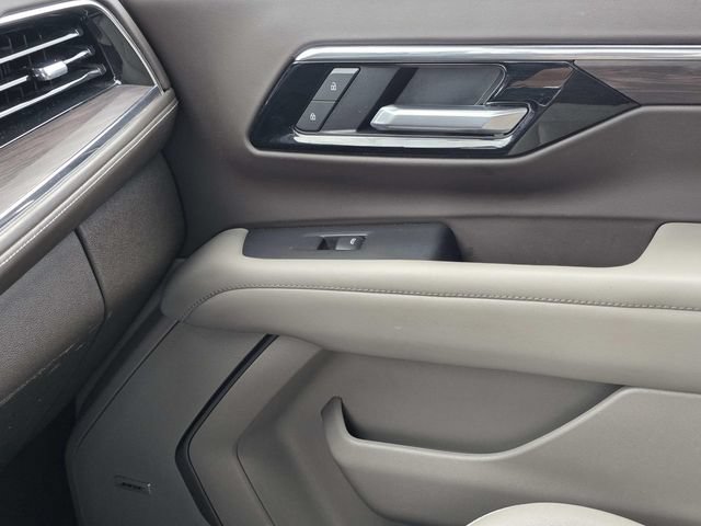 Used 2025 Chevrolet Suburban LT w/ Comfort Package RWD image 22