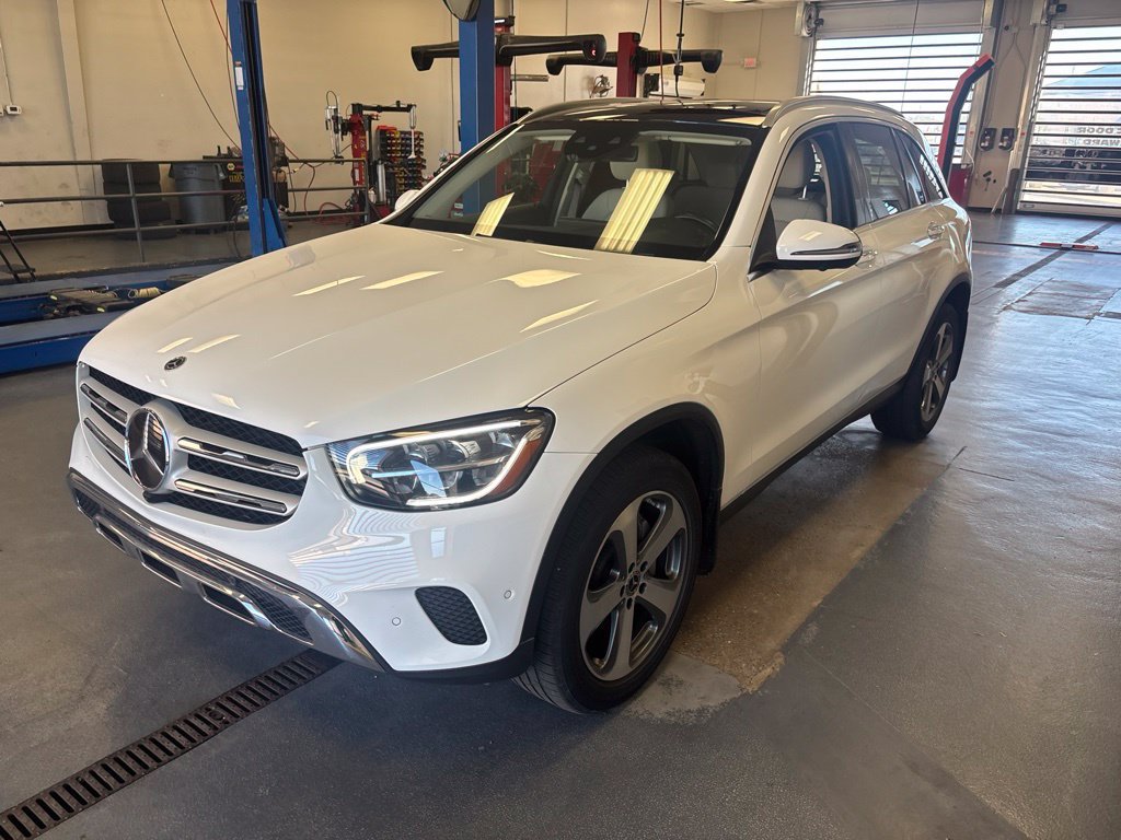 Used 2021 Mercedes-Benz GLC 300 4MATIC image 2