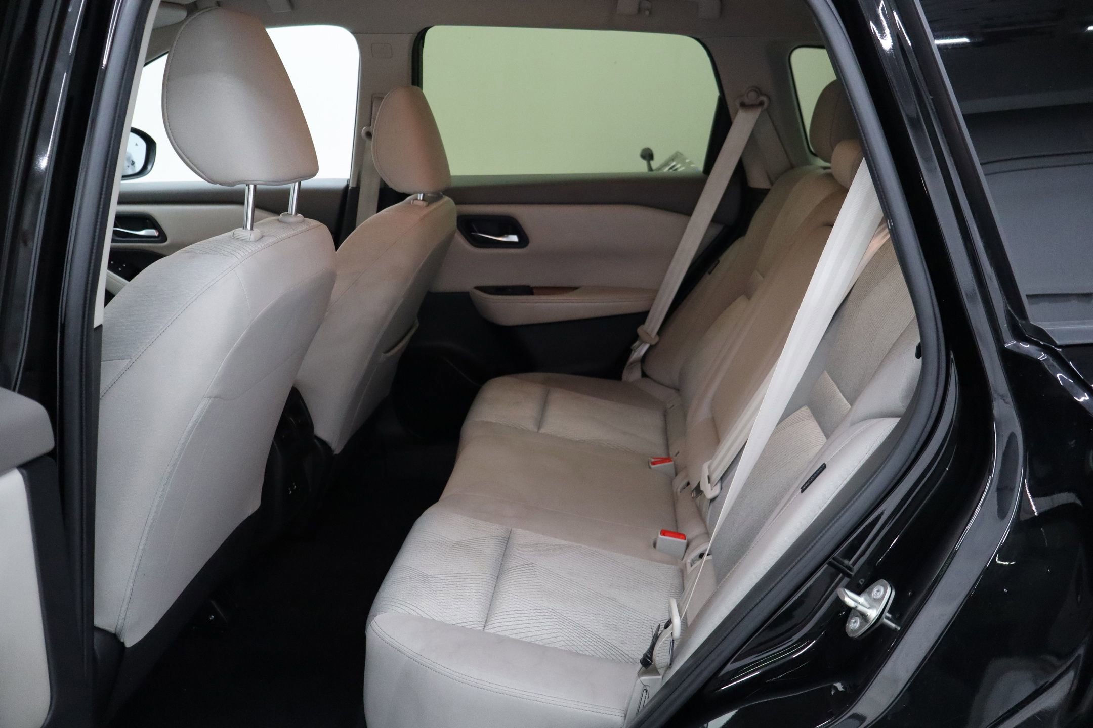 Used 2024 Nissan Rogue SV image 25