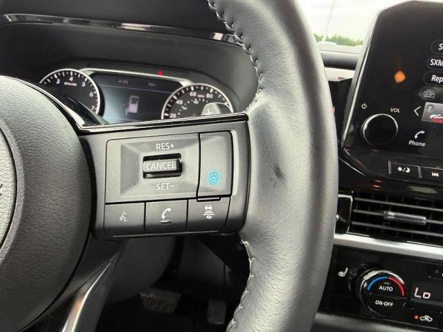 Used 2025 Nissan Pathfinder SL AWD/4WD image 16