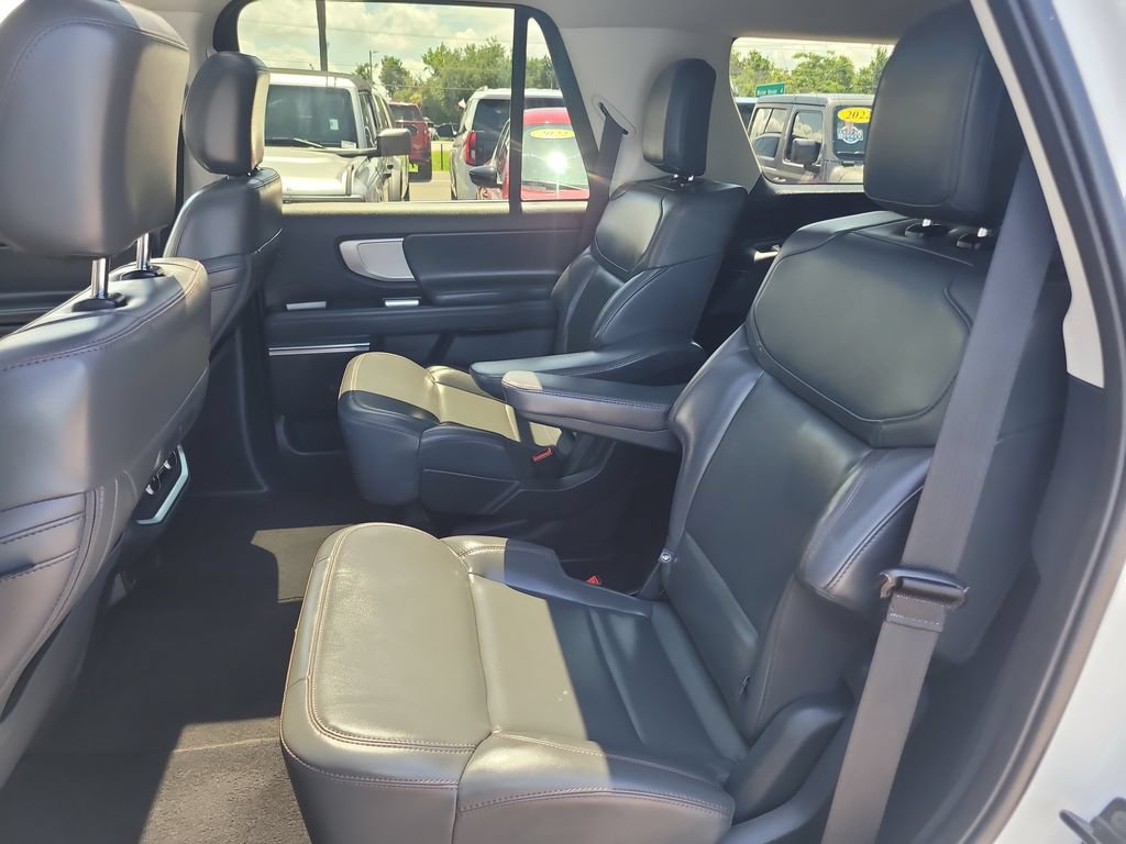 Certified 2025 Ford Expedition Active AWD/4WD image 13