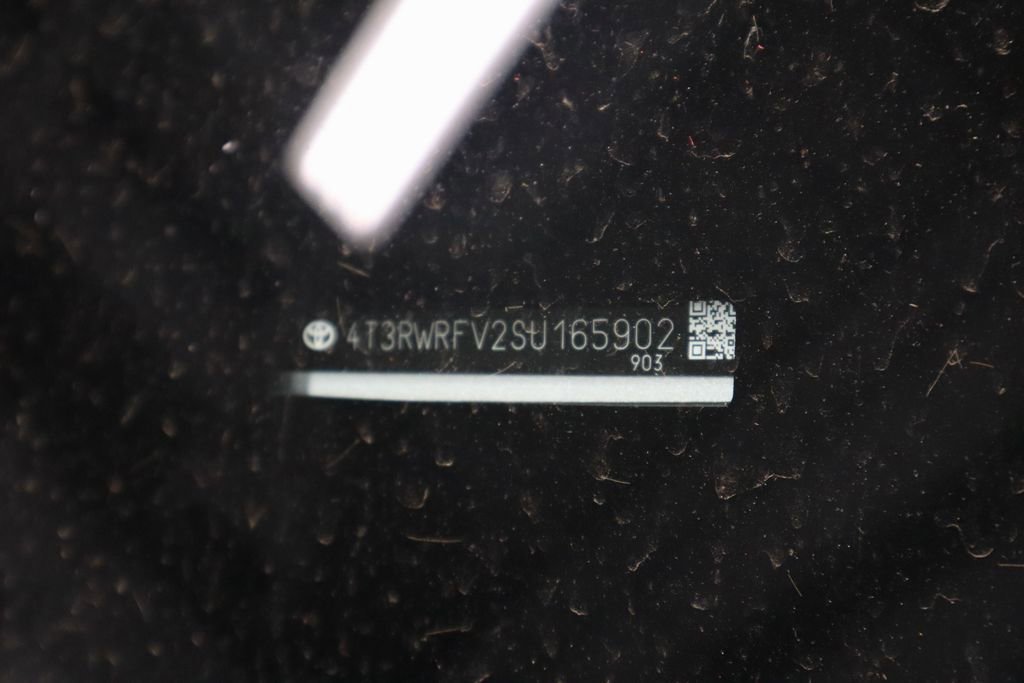 Used 2025 Toyota RAV4 XLE AWD/4WD image 30