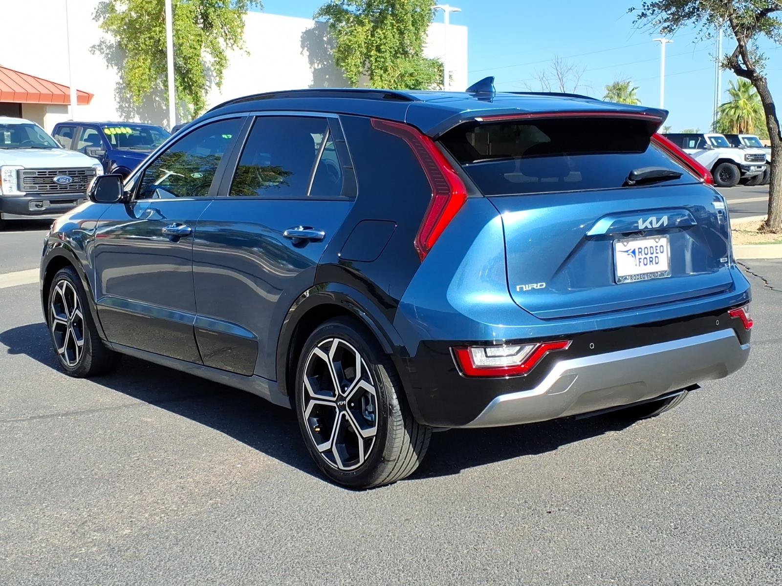 Used 2023 Kia Niro SX Touring FWD image 3