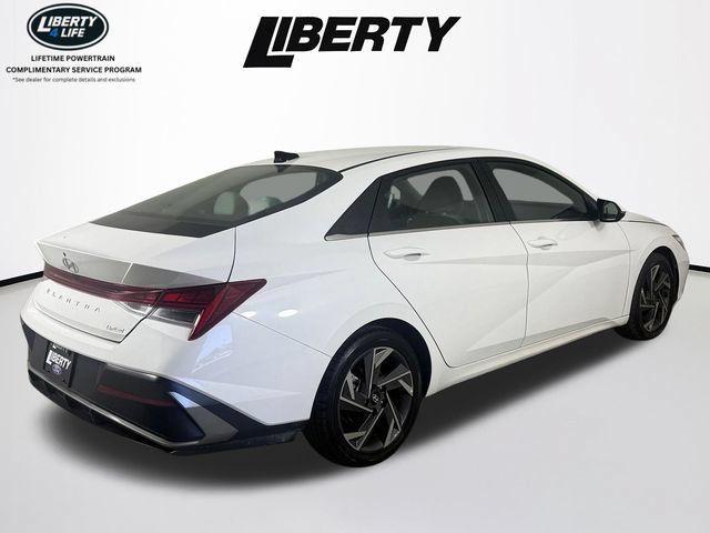 Used 2025 Hyundai Elantra Limited FWD image 3