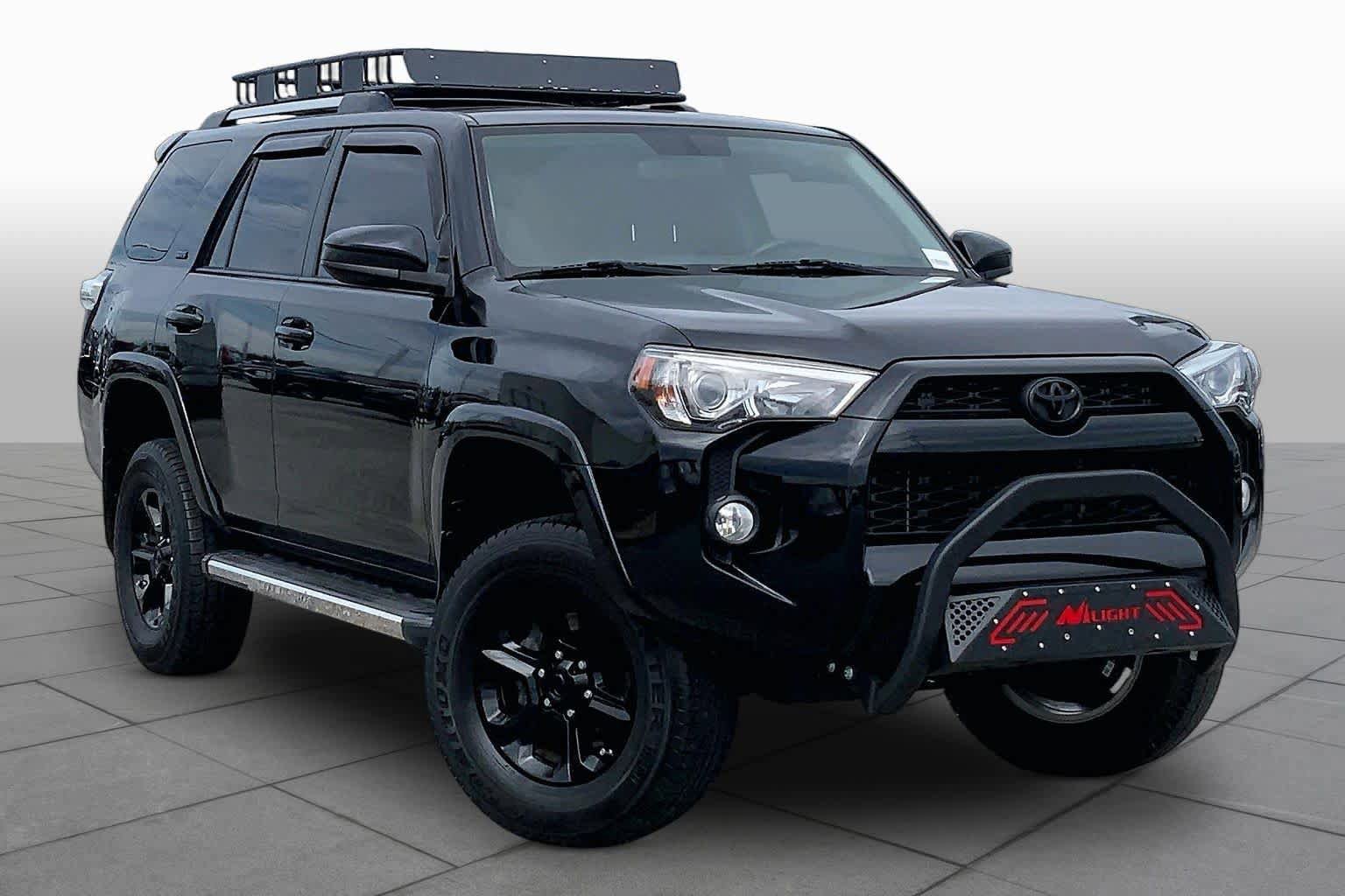 Used 2019 Toyota 4Runner SR5 AWD/4WD image 3