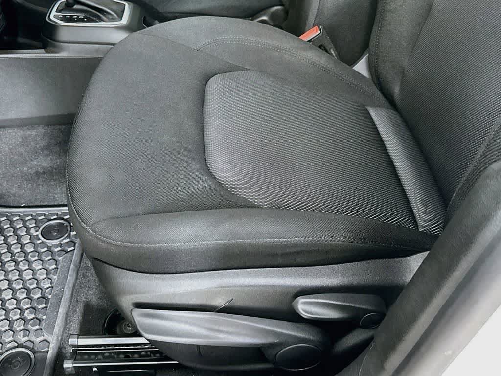 Used 2023 Jeep Renegade Latitude AWD/4WD image 30