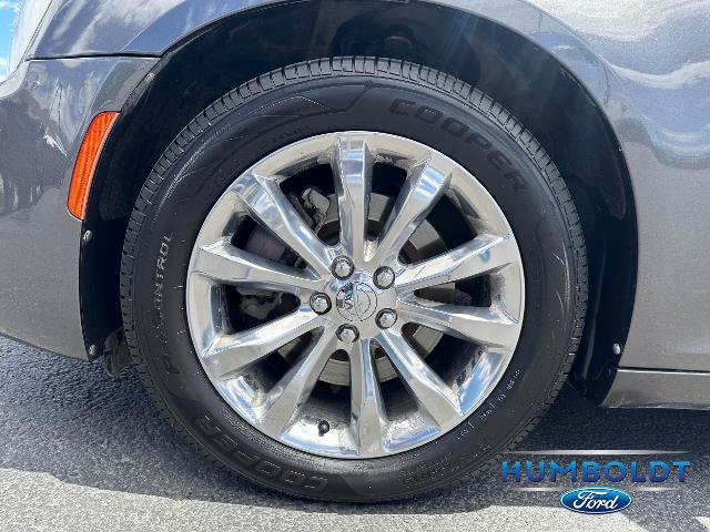 Used 2019 Chrysler 300 Limited AWD/4WD image 10