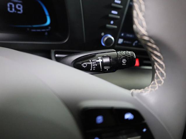 Used 2025 Hyundai Elantra Sport FWD image 17
