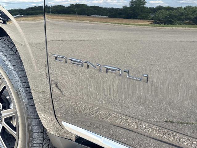 Used 2024 GMC Yukon Denali AWD/4WD image 15