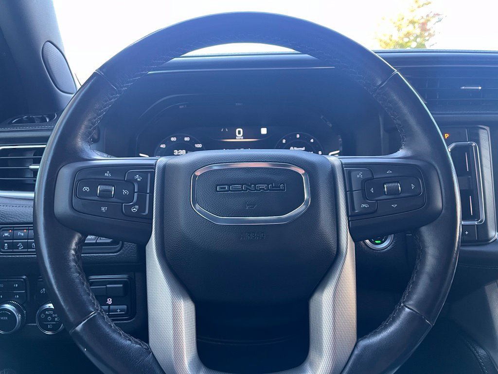 Used 2022 GMC Yukon Denali w/ Denali Premium Package AWD/4WD image 26