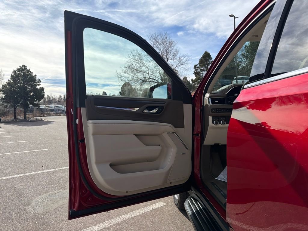 Used 2021 GMC Yukon Denali w/ Advanced Technology Package image 9