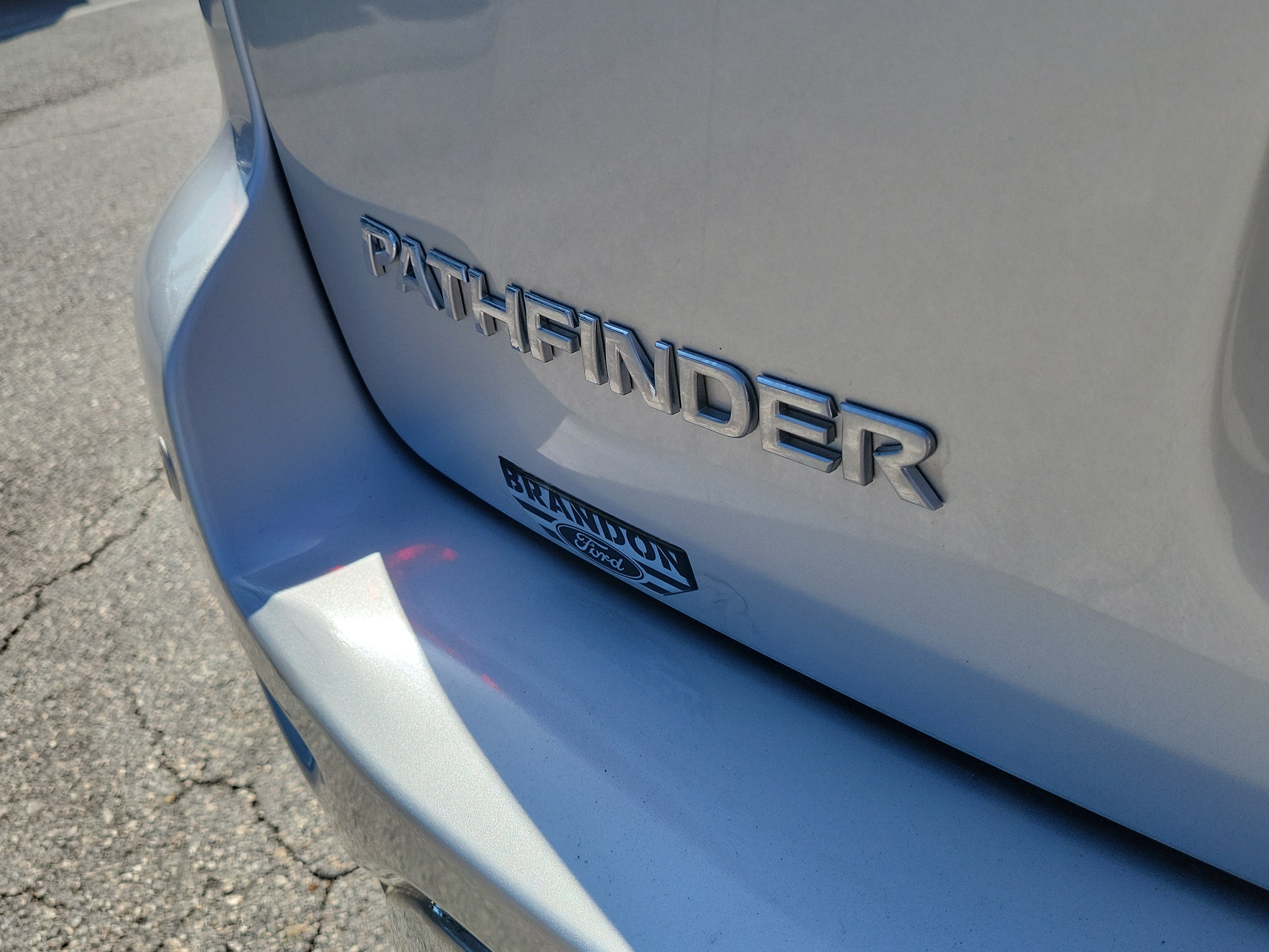 Used 2019 Nissan Pathfinder SL FWD image 9