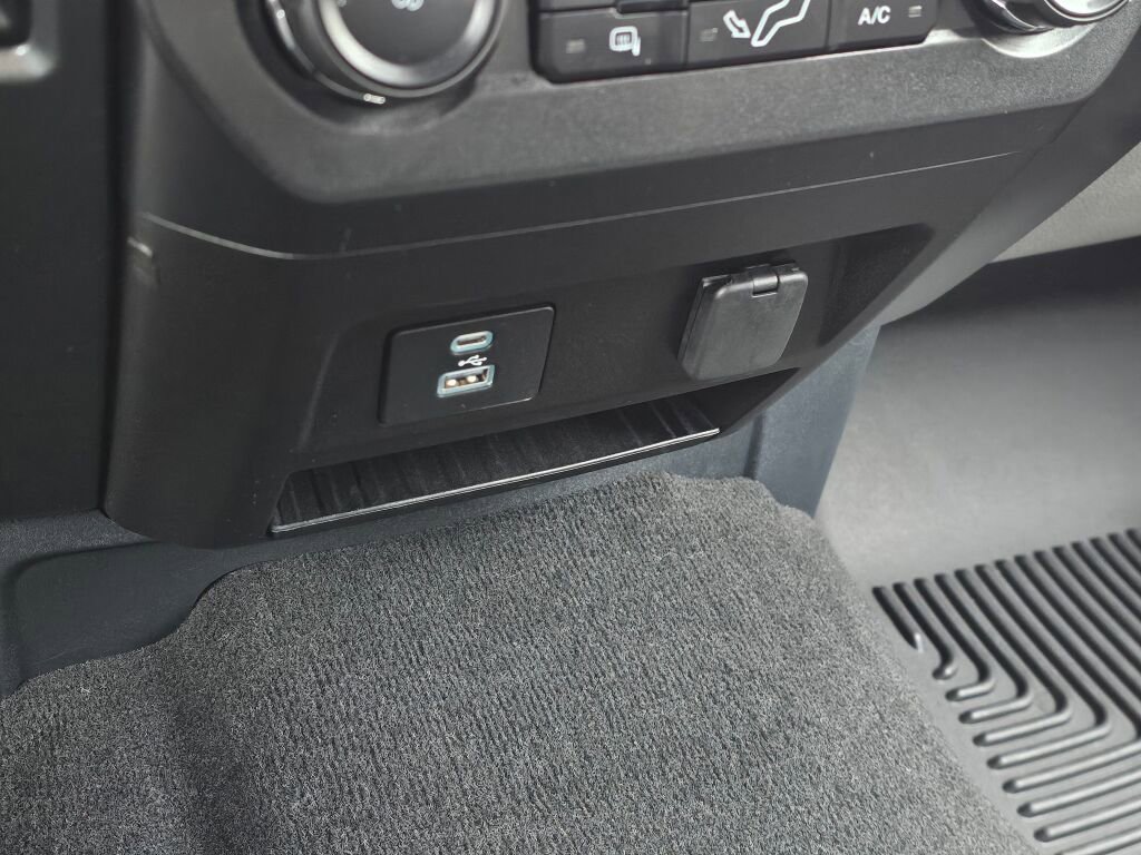 Certified 2022 Ford F250 XLT w/ XLT Value Package image 27