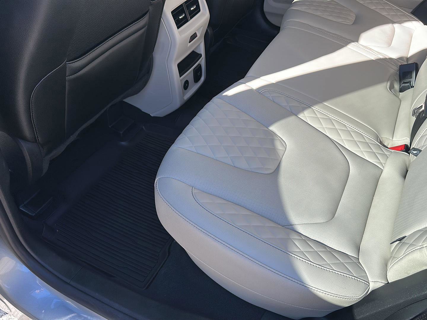 Certified 2024 Ford Edge Titanium w/ Equipment Group 301A image 21