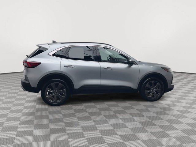 Certified 2024 Ford Escape Platinum AWD/4WD image 39