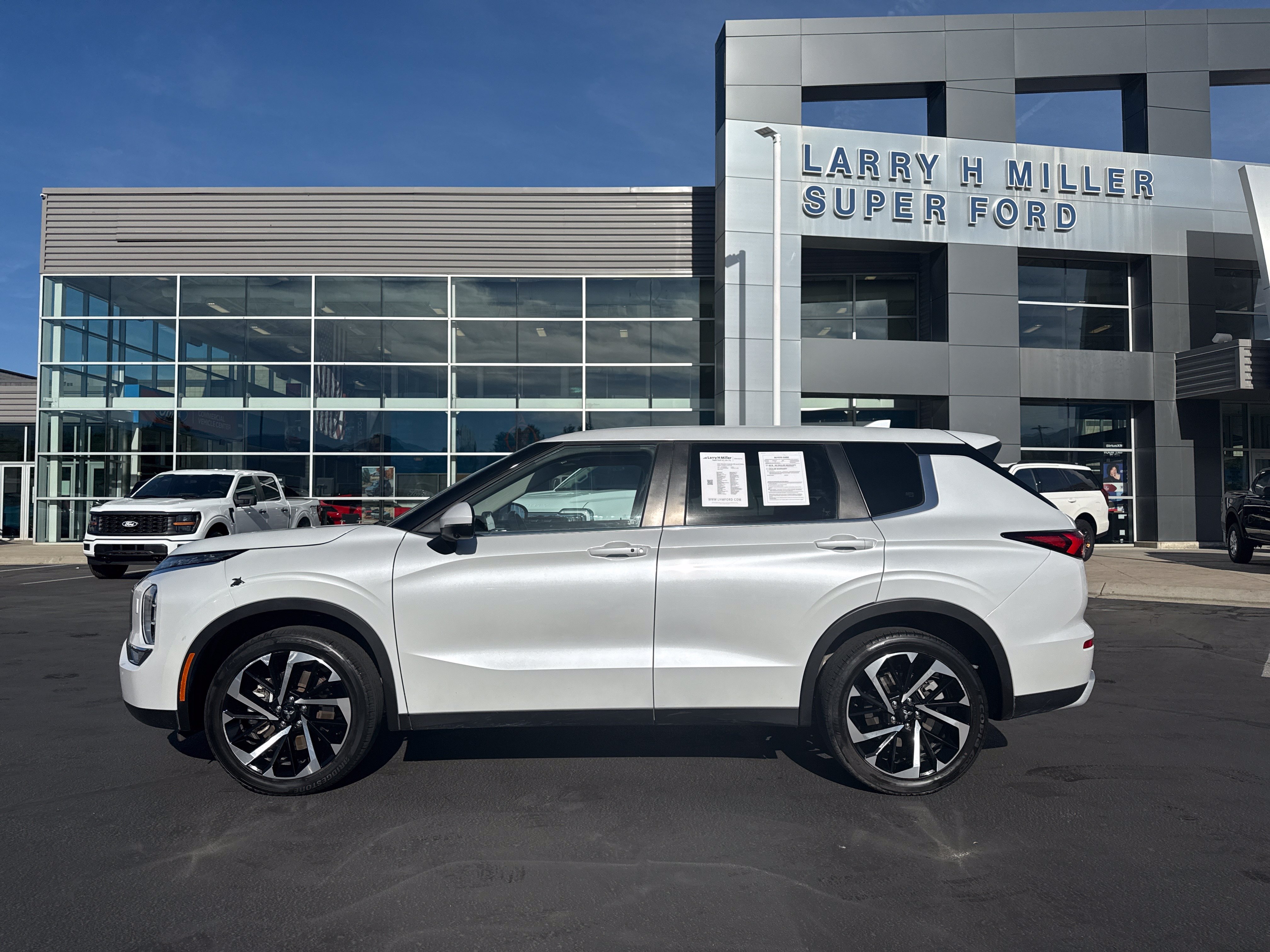 Used 2022 Mitsubishi Outlander SE AWD/4WD image 2