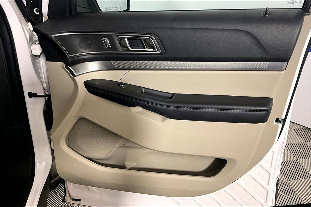 Certified 2019 Ford Explorer XLT w/ Equipment Group 202A FWD image 18