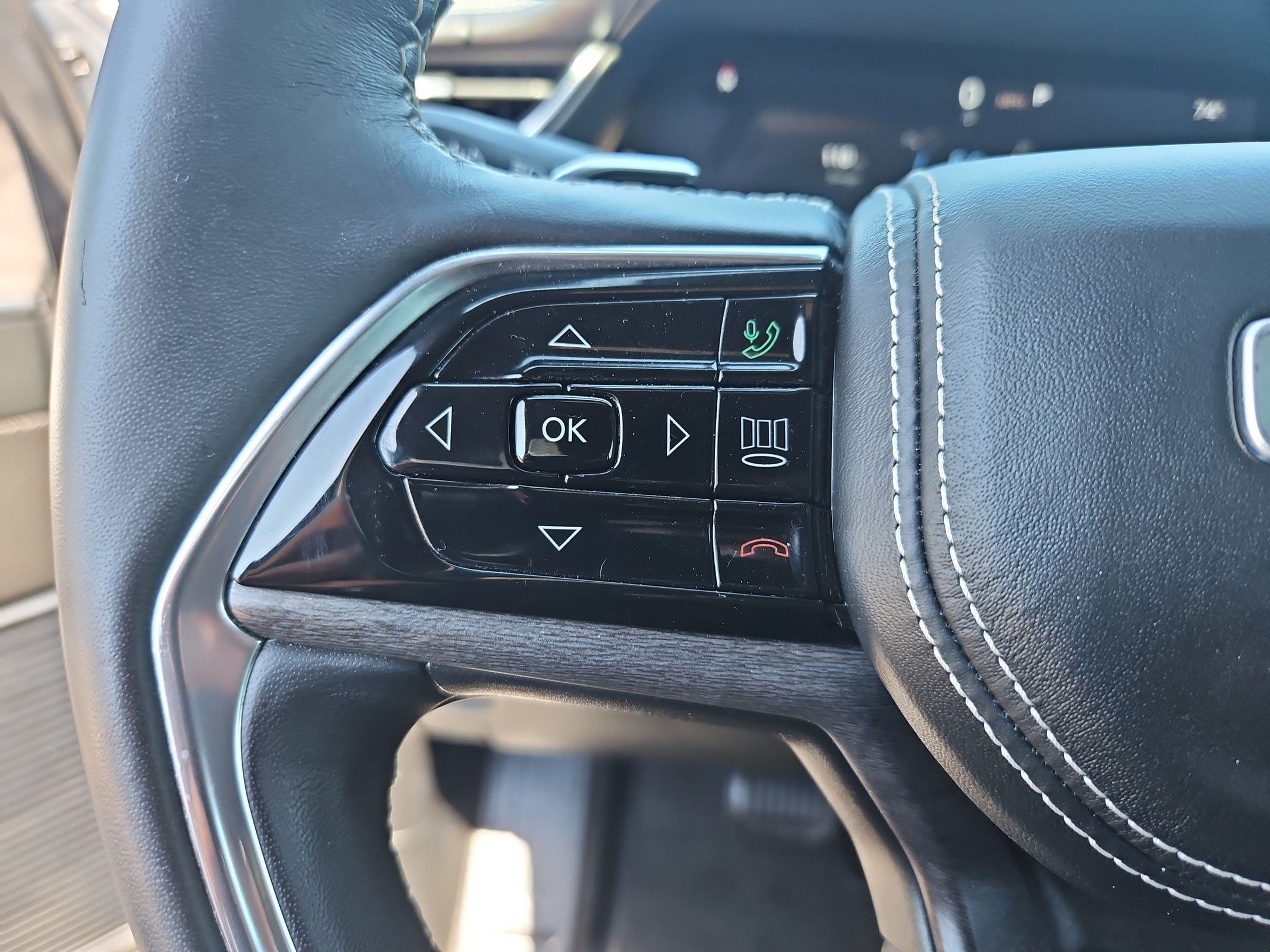 Used 2021 Jeep Grand Cherokee L Overland w/ Luxury Tech Group IV AWD/4WD image 19