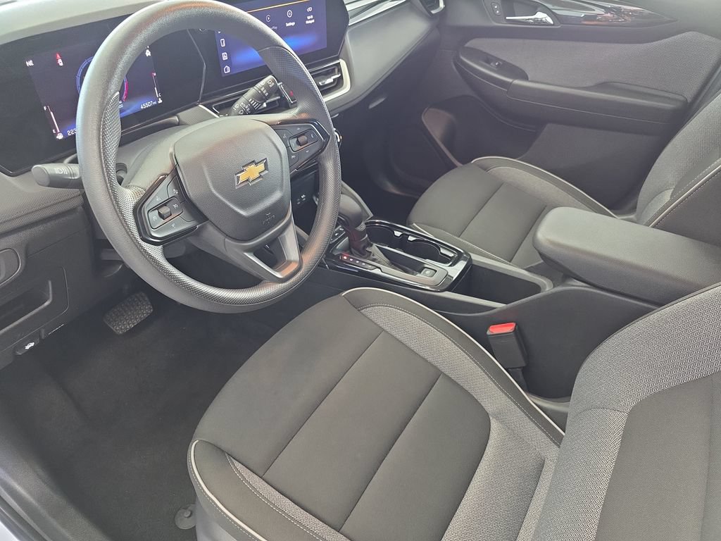 Used 2025 Chevrolet TrailBlazer LT AWD/4WD image 13