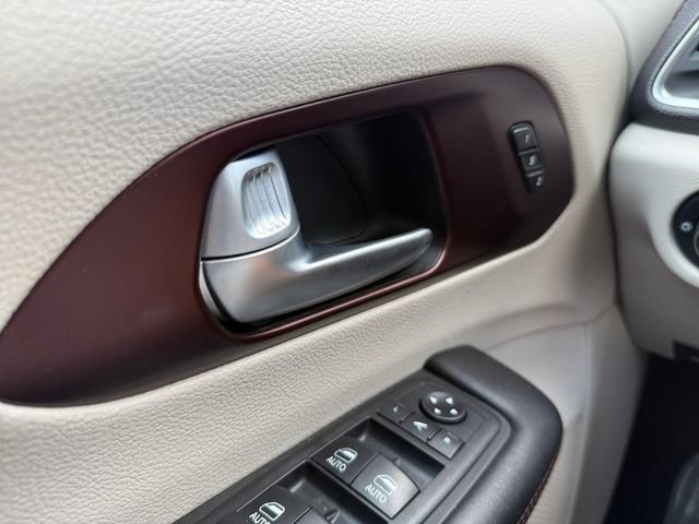 Used 2017 Chrysler Pacifica Limited w/ Advanced Safetytec Group FWD image 28