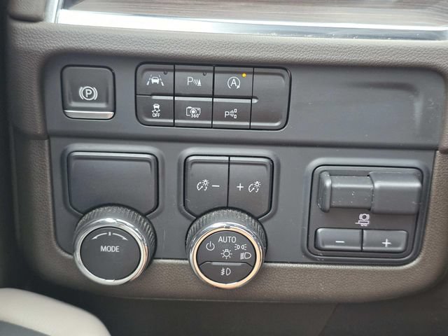 Used 2025 Chevrolet Suburban LT w/ Comfort Package RWD image 19