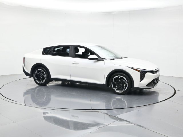 Used 2025 Kia K4 EX FWD image 3