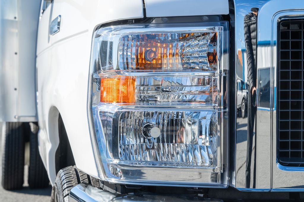 Certified 2023 Ford E-450 and Econoline 450 Super Duty w/ Power Windows & Locks Group RWD image 9