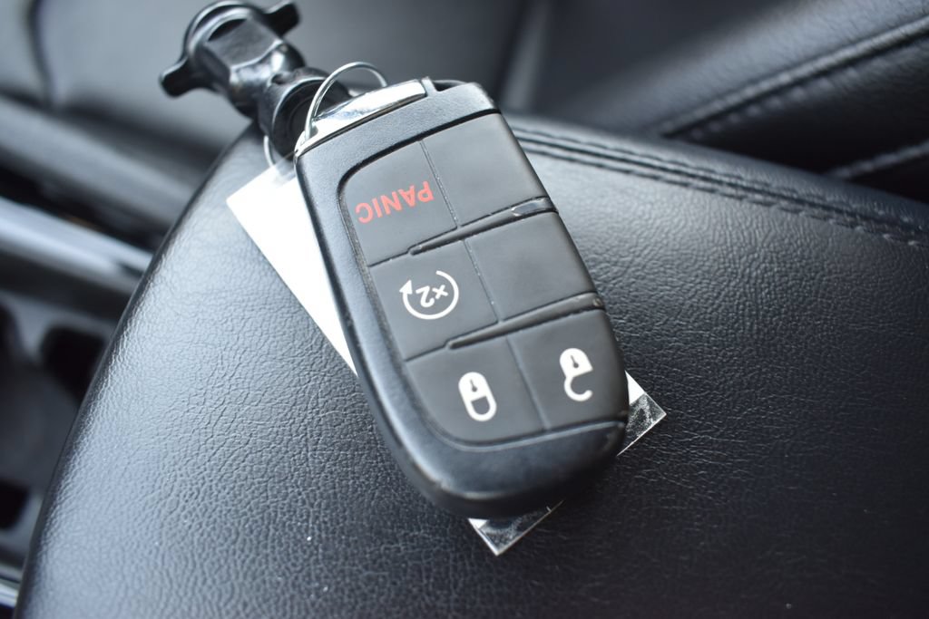 Used 2025 Jeep Compass Limited AWD/4WD image 38