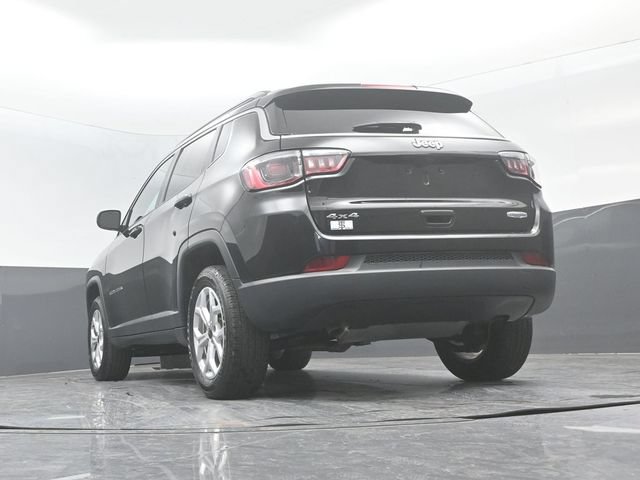 Used 2025 Jeep Compass Latitude AWD/4WD image 21