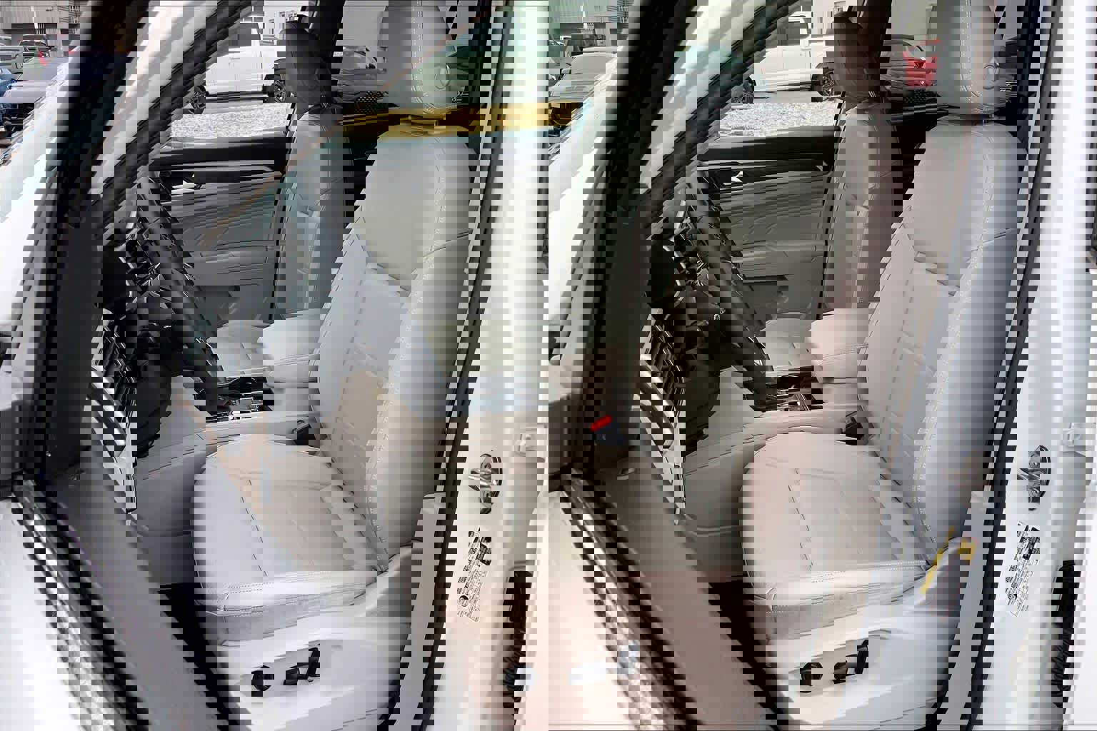 Used 2023 Volkswagen Atlas SE w/ Black Wheel Package image 9