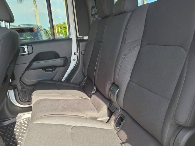 Used 2022 Jeep Gladiator Overland AWD/4WD image 16