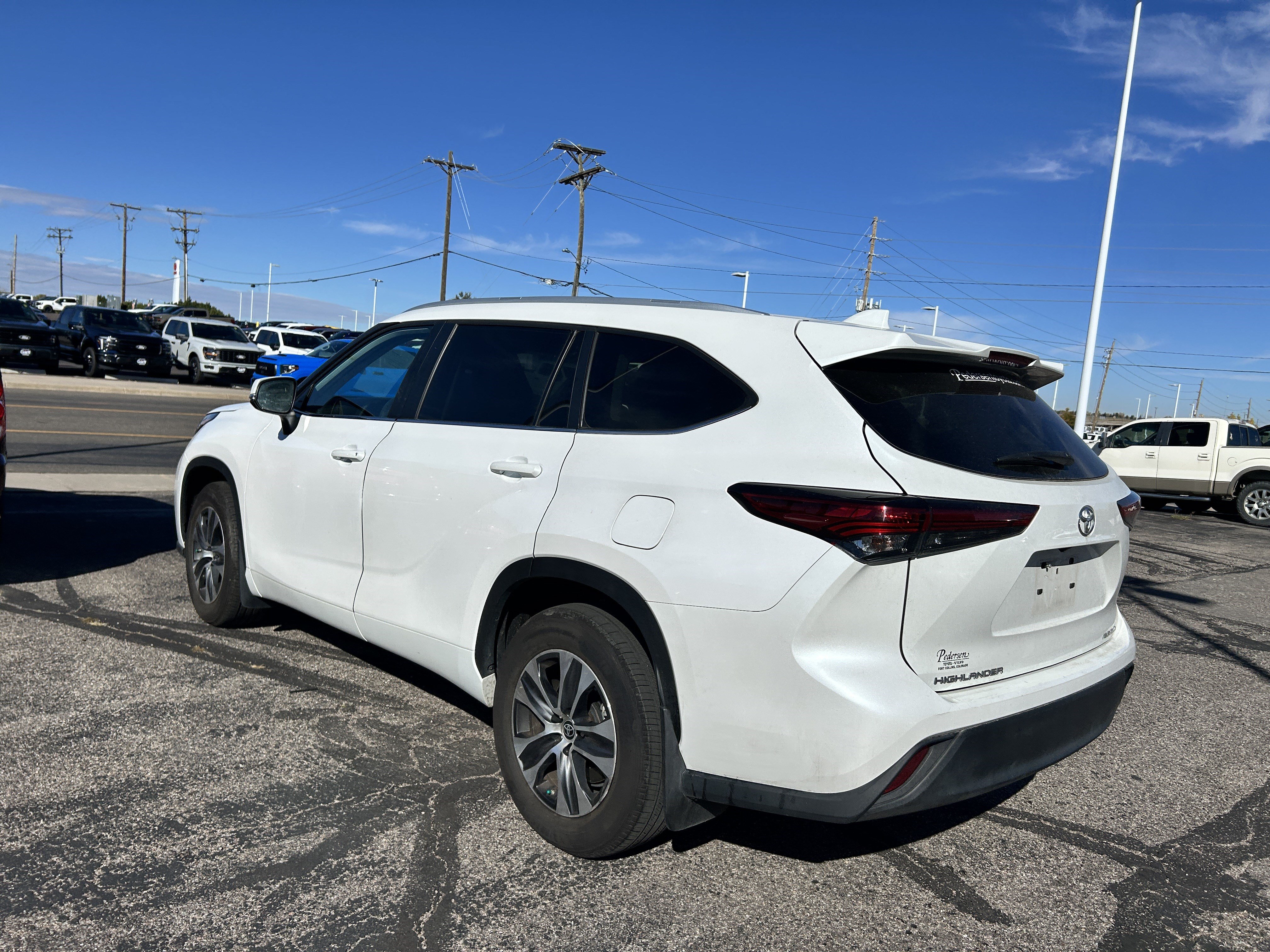 Used 2023 Toyota Highlander XLE AWD/4WD image 4