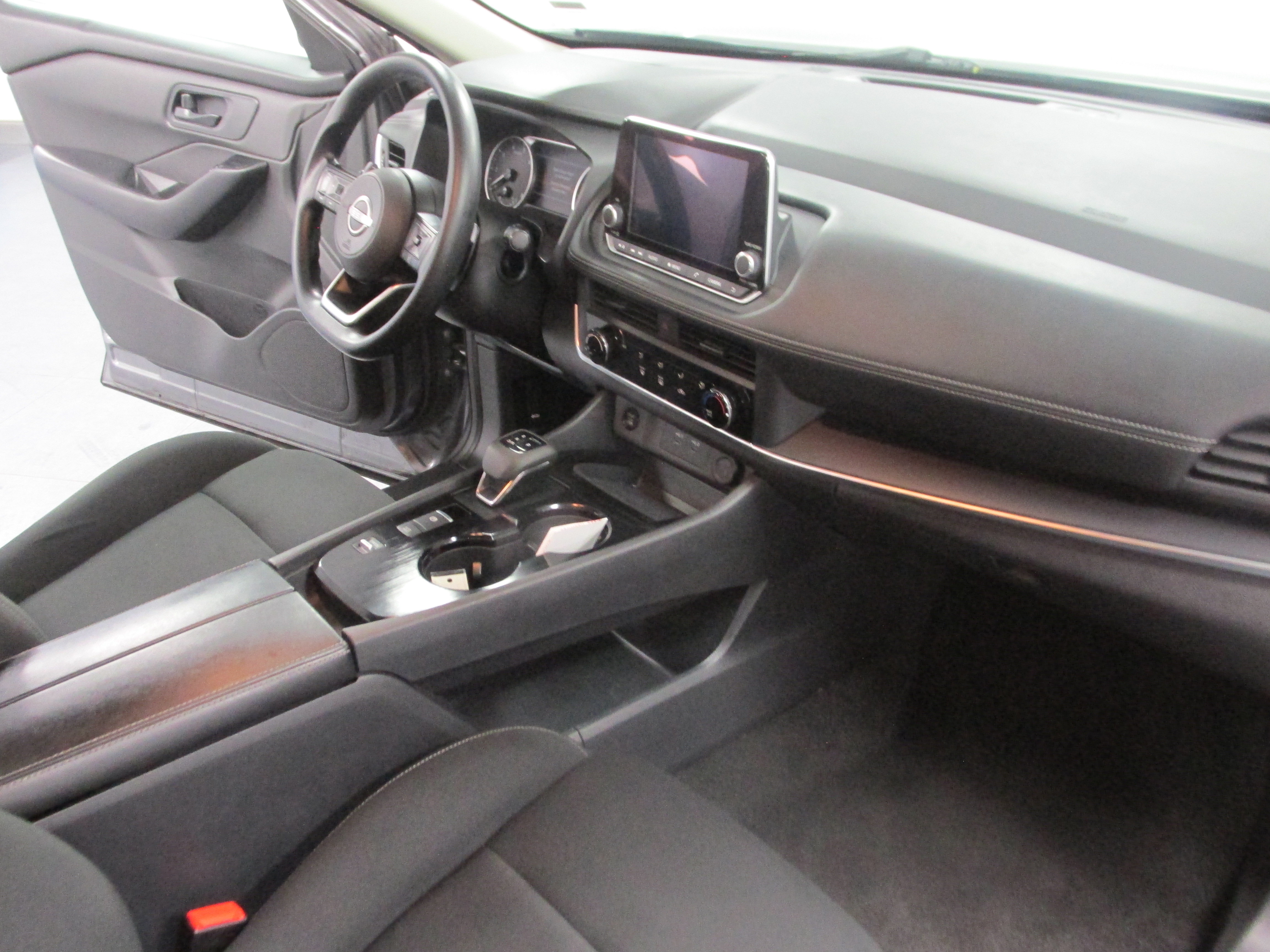 Used 2024 Nissan Rogue S FWD image 24