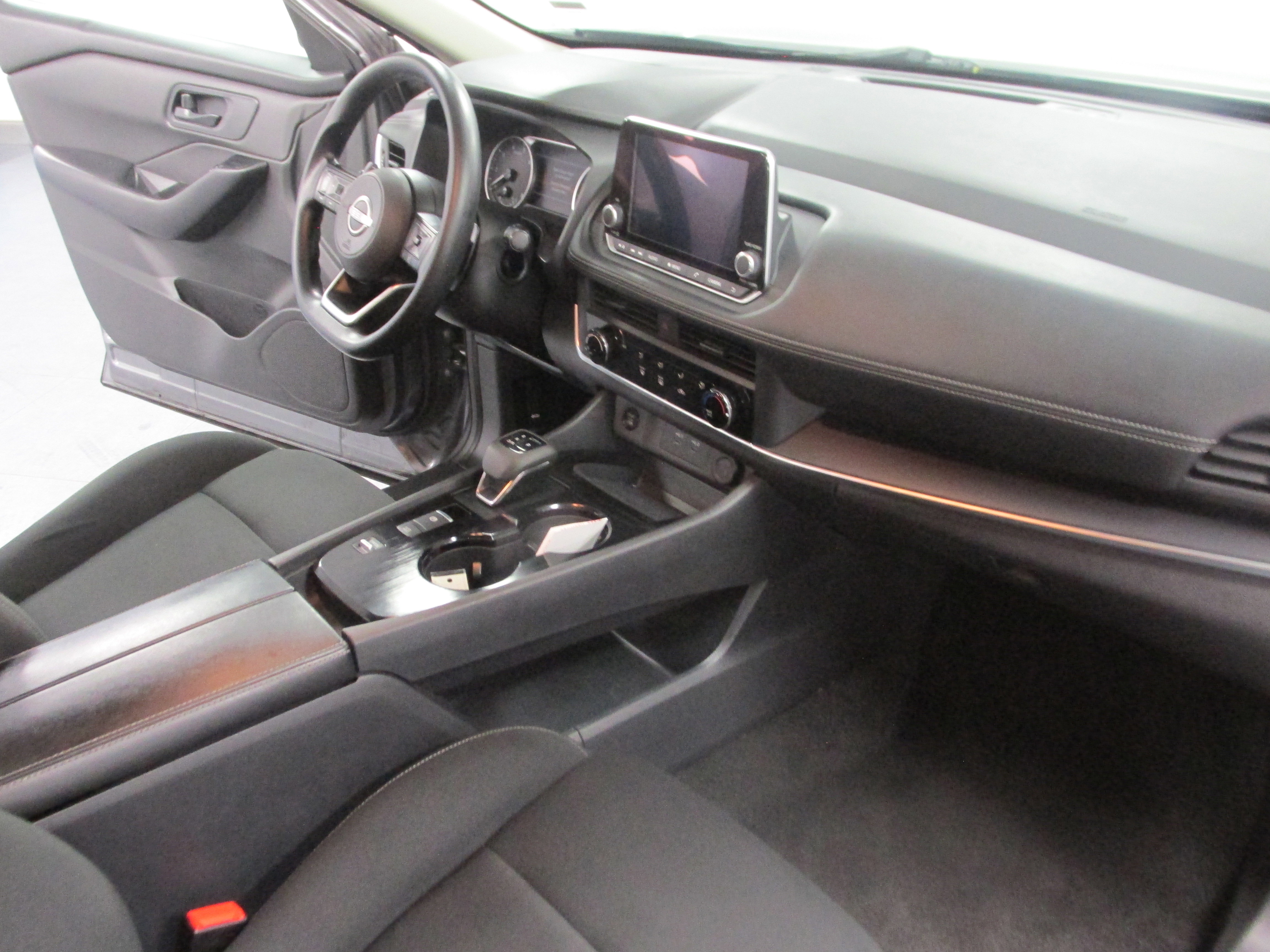 Used 2024 Nissan Rogue S FWD image 24
