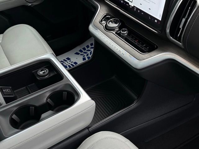 Certified 2025 Ford Expedition Max Platinum image 30