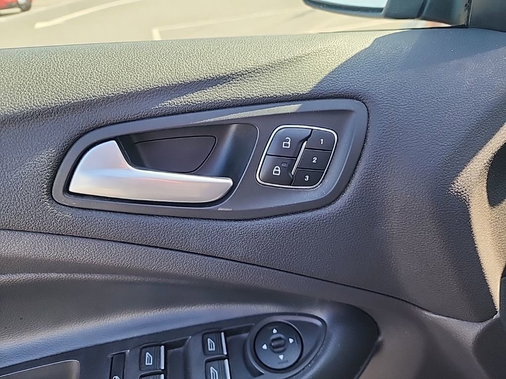 Certified 2019 Ford Escape Titanium w/ U9j03 - Titanium Tow Package image 18