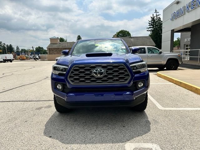 Used 2022 Toyota Tacoma TRD Sport AWD/4WD image 4